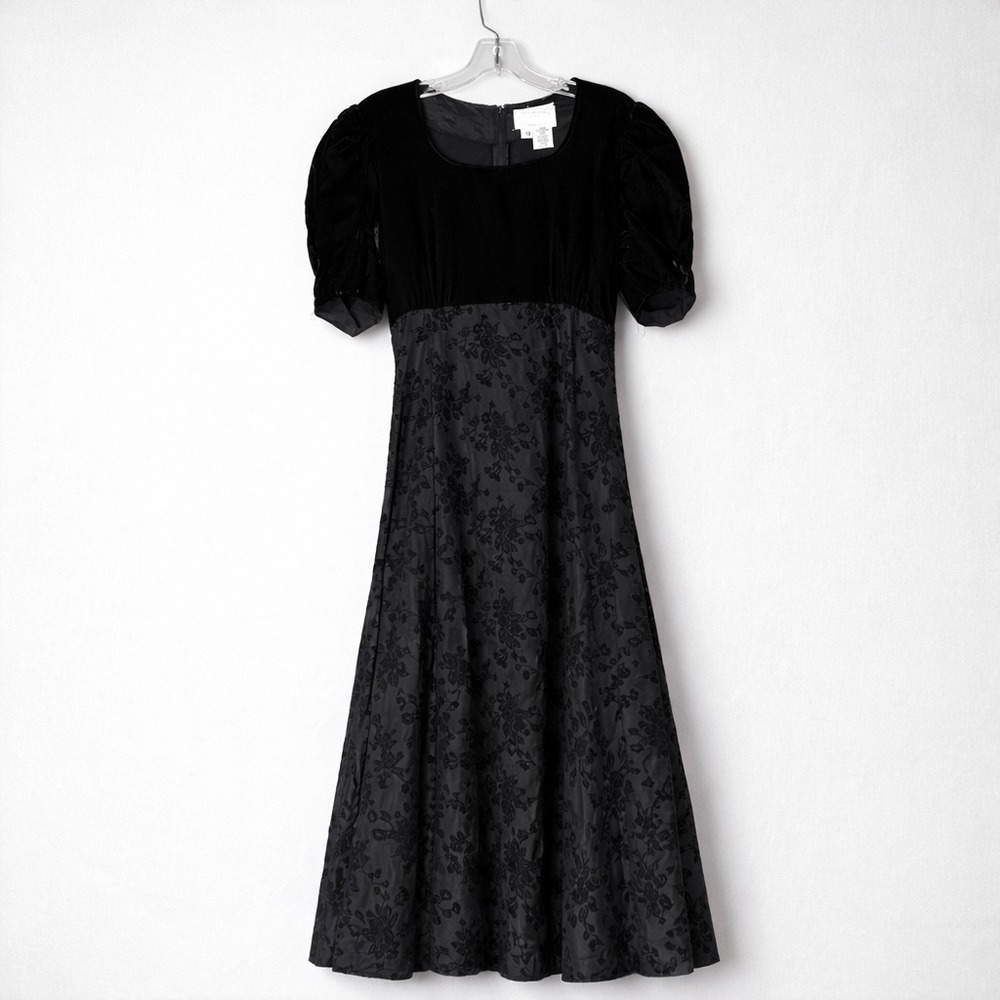 Southeastern Vintage Black Velvet‎ Floral Brocade Midi Dress Puff Sleeve Size 10